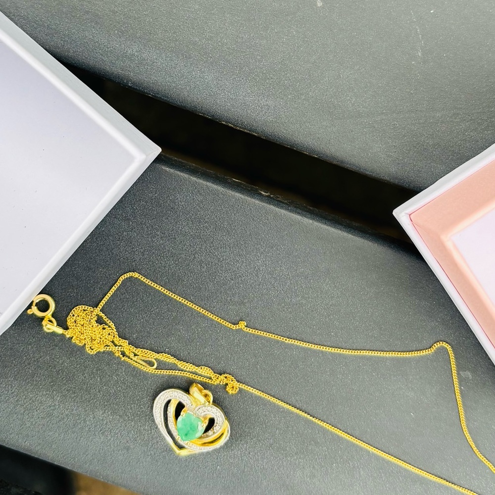 🎄GLENCARA- Gold Diamond
Emerald Celtic heart necklace🎄Lovely Gift! - Picture 8 of 11